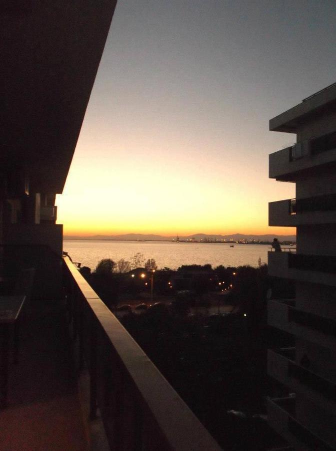 Promenade Apartment With Sea View Thessaloniki Exterior photo